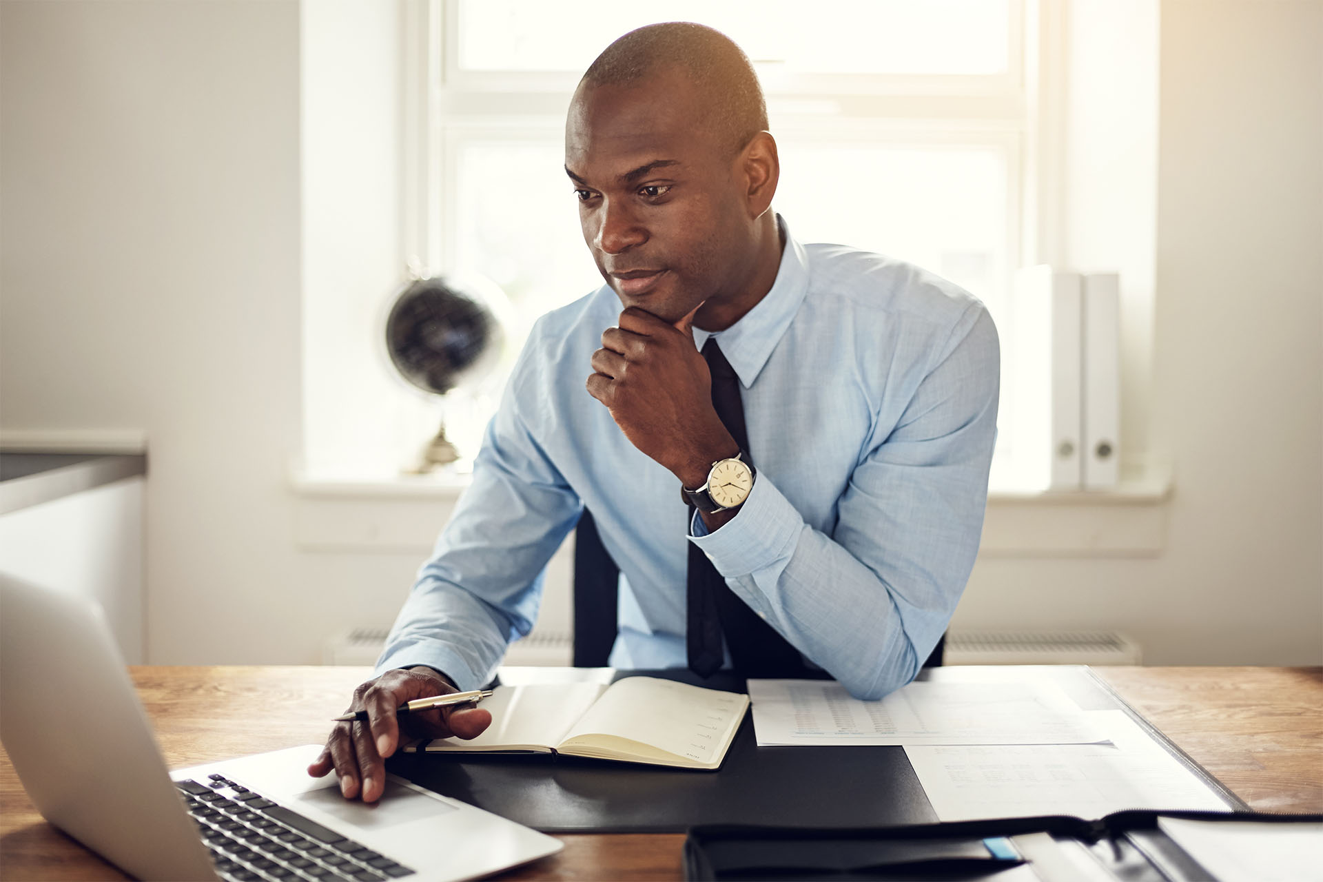 Learner on the laptop accessing JumpLMS